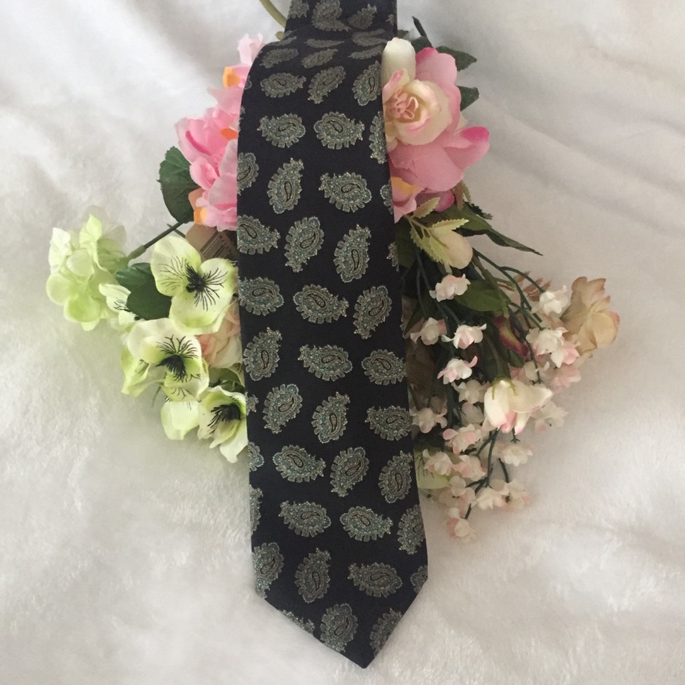 Burberry Rare 100% Silk Navy blue Paisley Tie